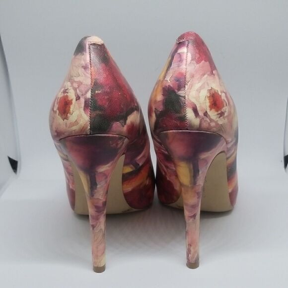 BCBGeneration Parade Platform Pump, Sz. 5 1/2, EUC - Picture 2 of 6